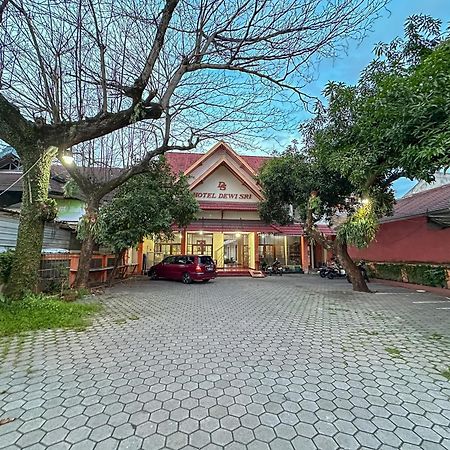 Hotel Dewi Sri Redpartner Yogyakarta Exterior foto
