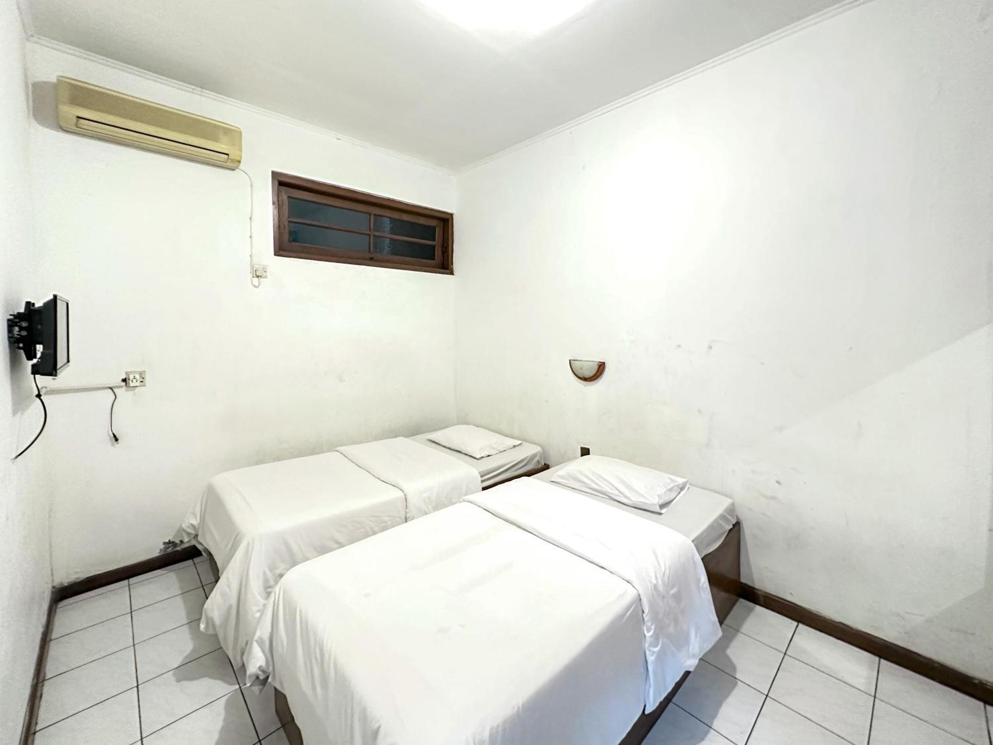 Hotel Dewi Sri Redpartner Yogyakarta Exterior foto