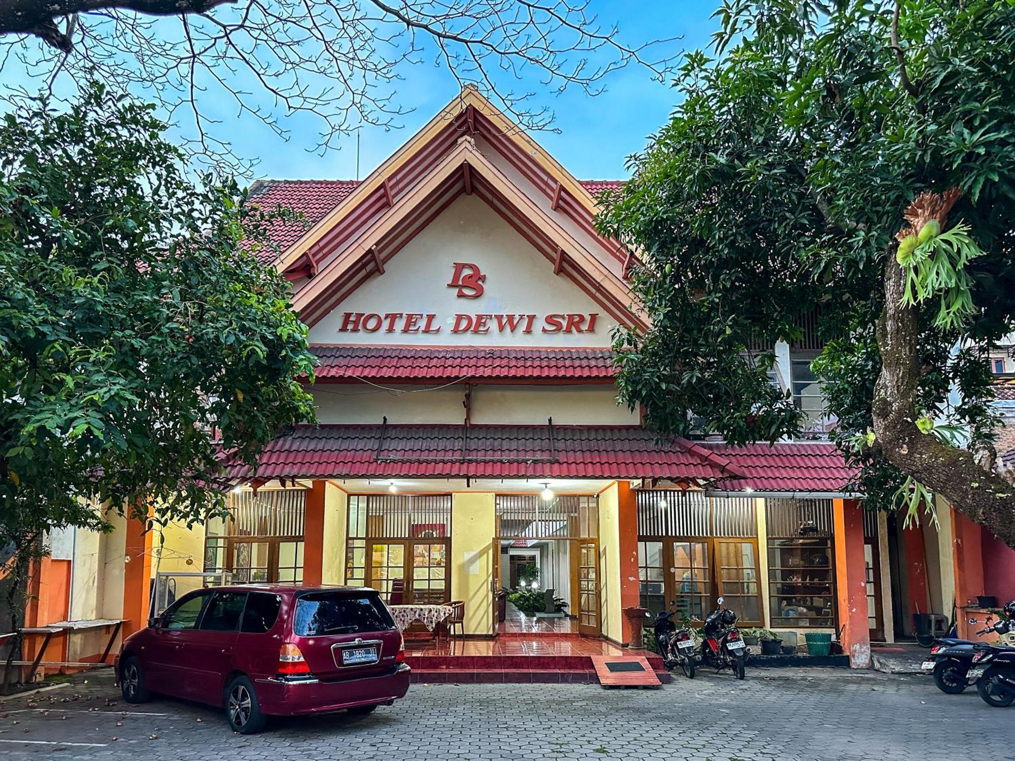 Hotel Dewi Sri Redpartner Yogyakarta Exterior foto
