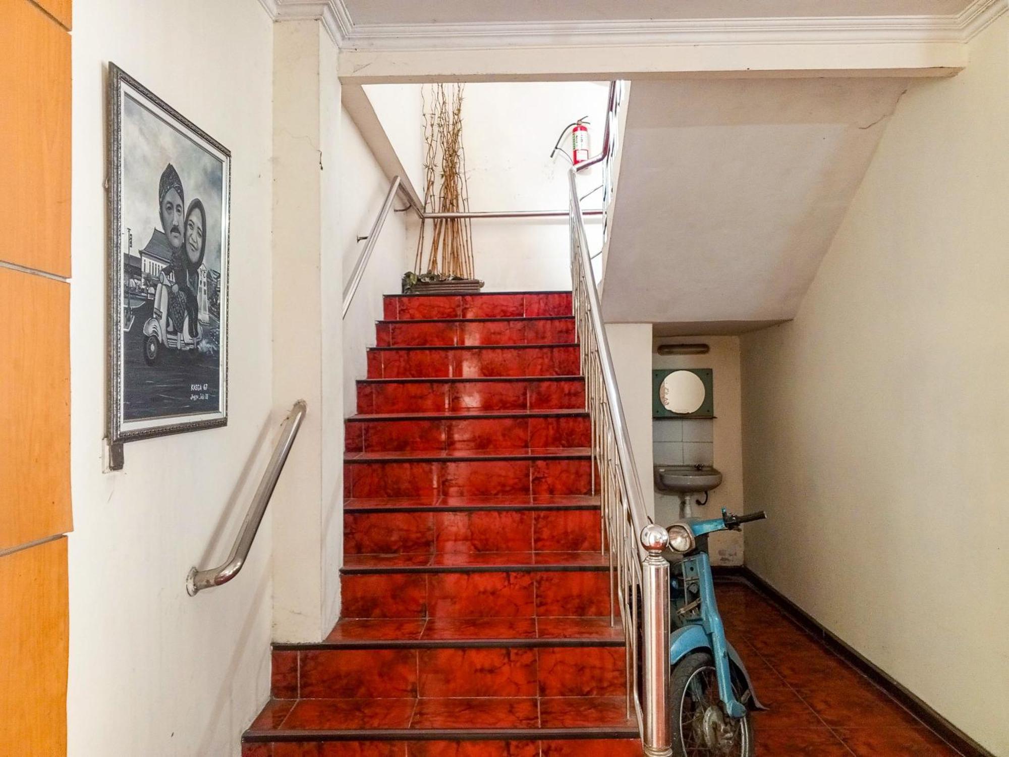 Hotel Dewi Sri Redpartner Yogyakarta Exterior foto