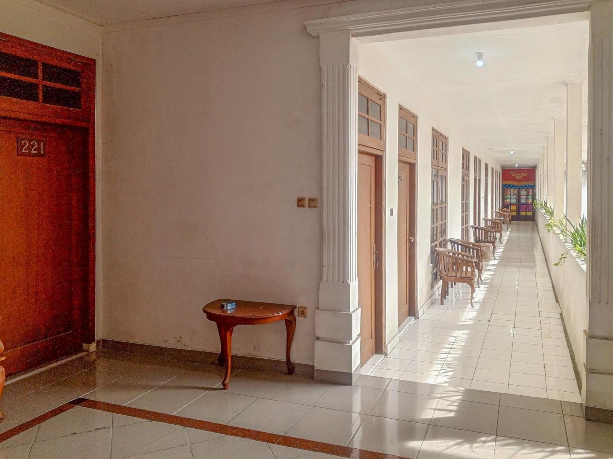 Hotel Dewi Sri Redpartner Yogyakarta Exterior foto