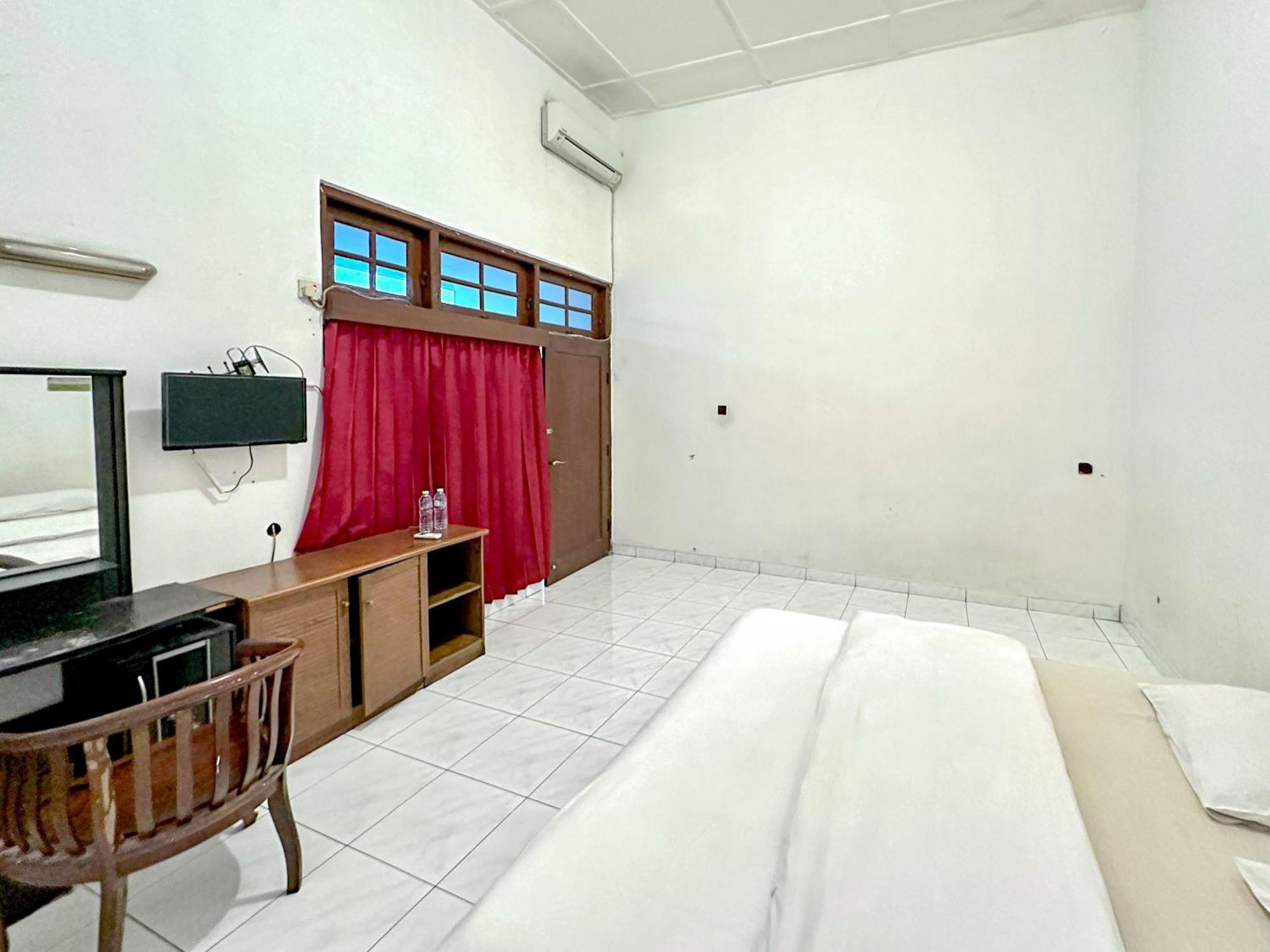 Hotel Dewi Sri Redpartner Yogyakarta Exterior foto