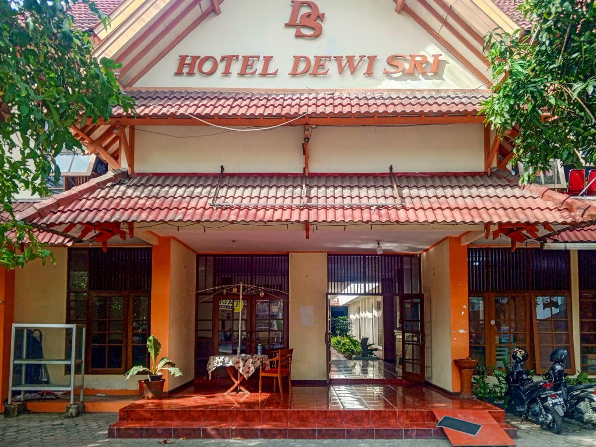 Hotel Dewi Sri Redpartner Yogyakarta Exterior foto