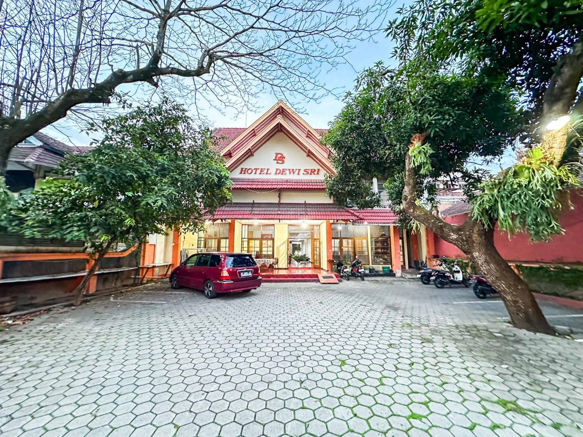 Hotel Dewi Sri Redpartner Yogyakarta Exterior foto