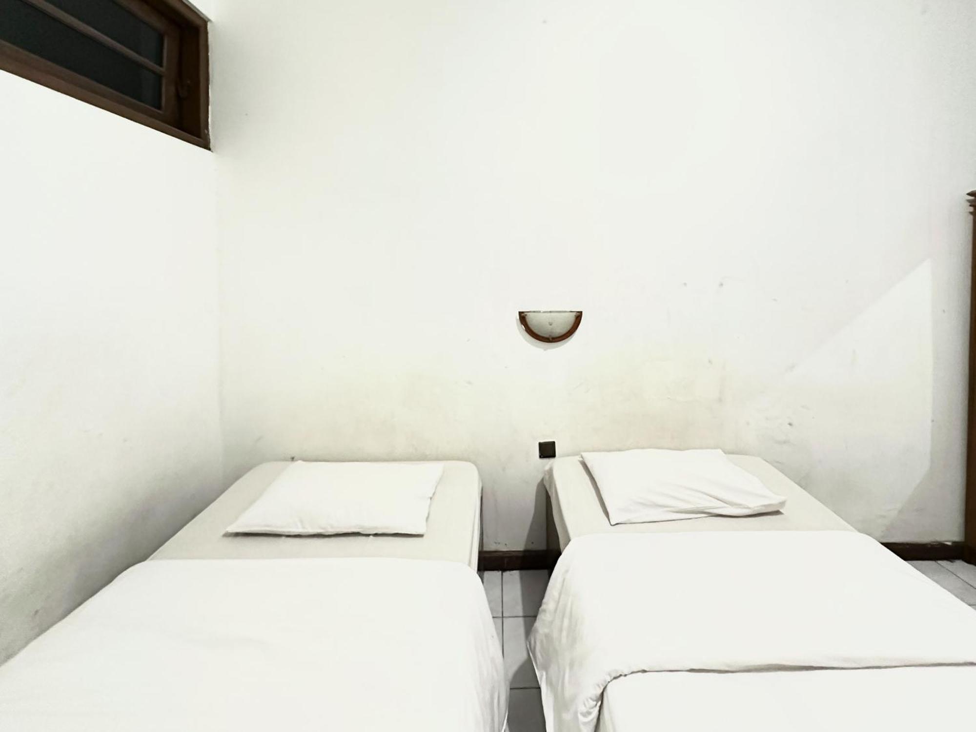 Hotel Dewi Sri Redpartner Yogyakarta Exterior foto
