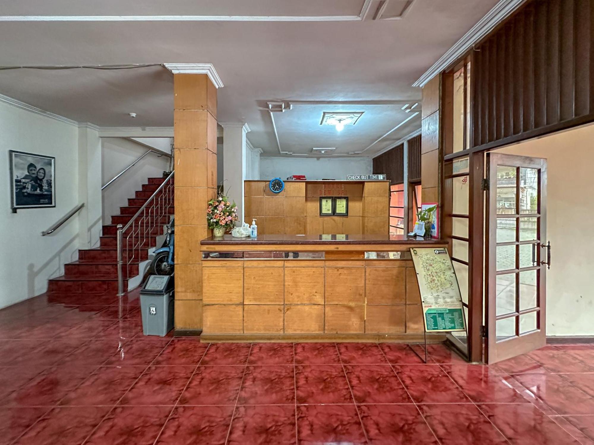 Hotel Dewi Sri Redpartner Yogyakarta Exterior foto