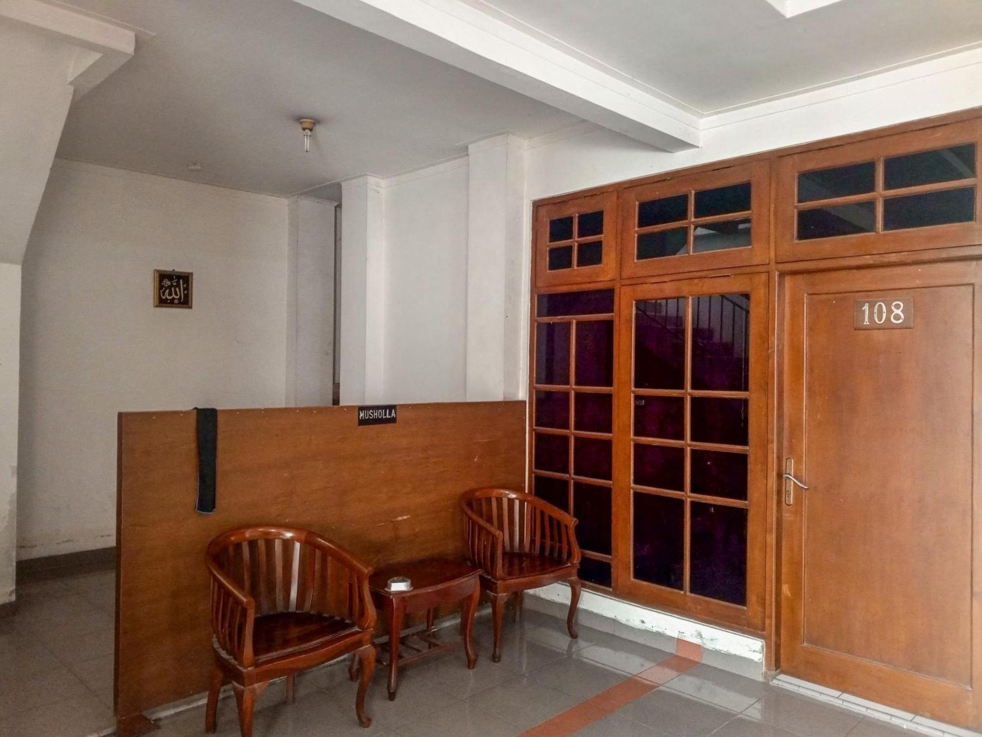 Hotel Dewi Sri Redpartner Yogyakarta Exterior foto
